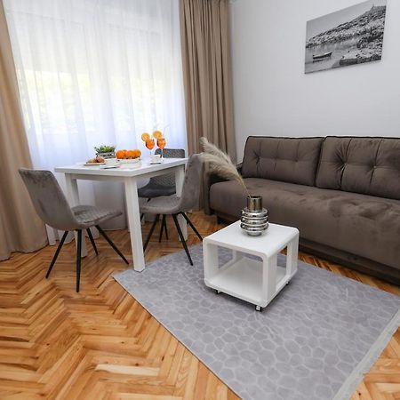 Apartmani Guto Подстрана Екстериор снимка