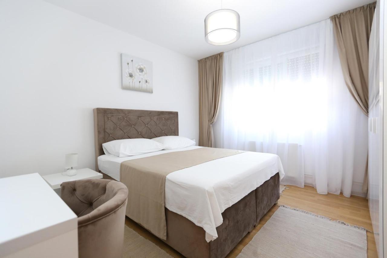 Apartmani Guto Подстрана Екстериор снимка