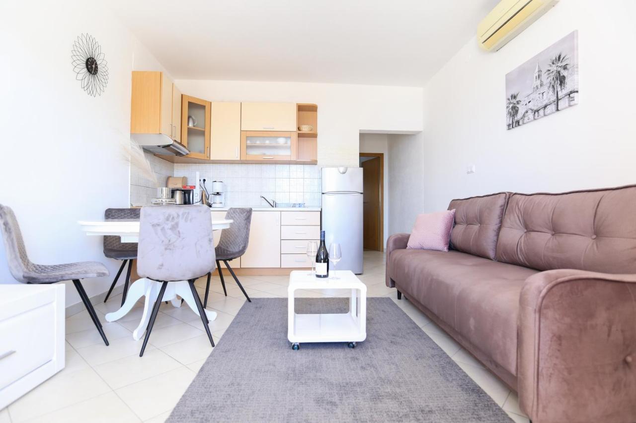 Apartmani Guto Подстрана Екстериор снимка