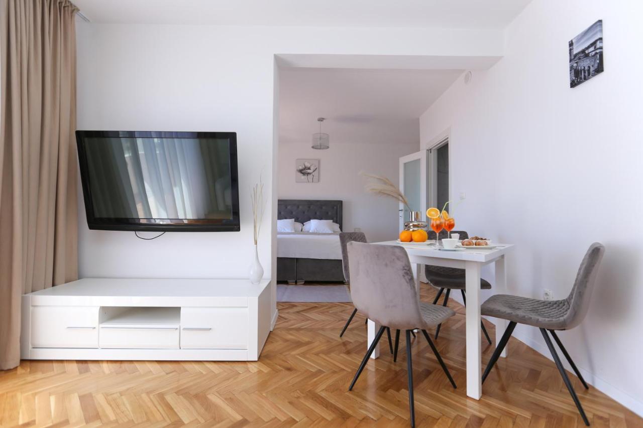 Apartmani Guto Подстрана Екстериор снимка