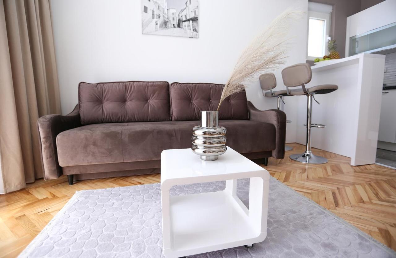 Apartmani Guto Подстрана Екстериор снимка