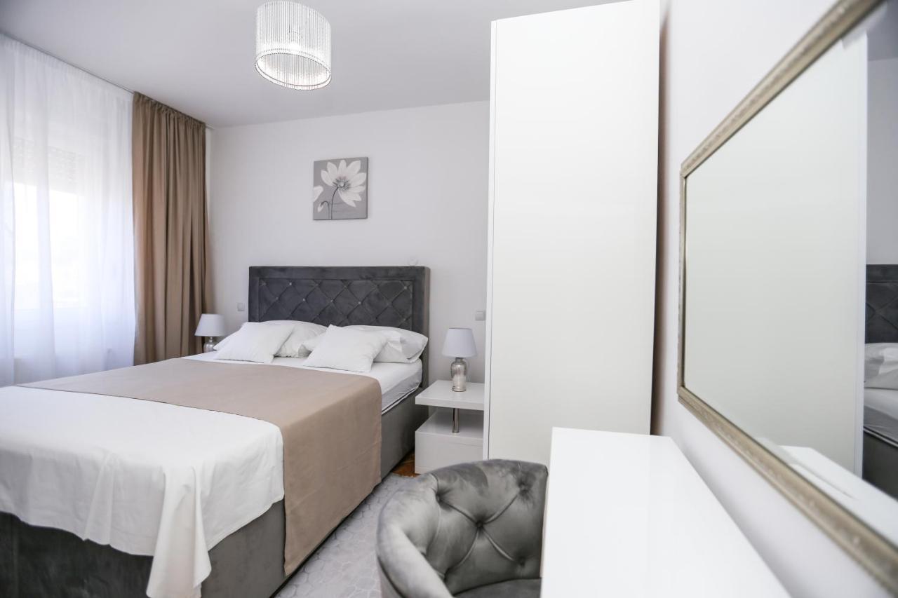 Apartmani Guto Подстрана Екстериор снимка