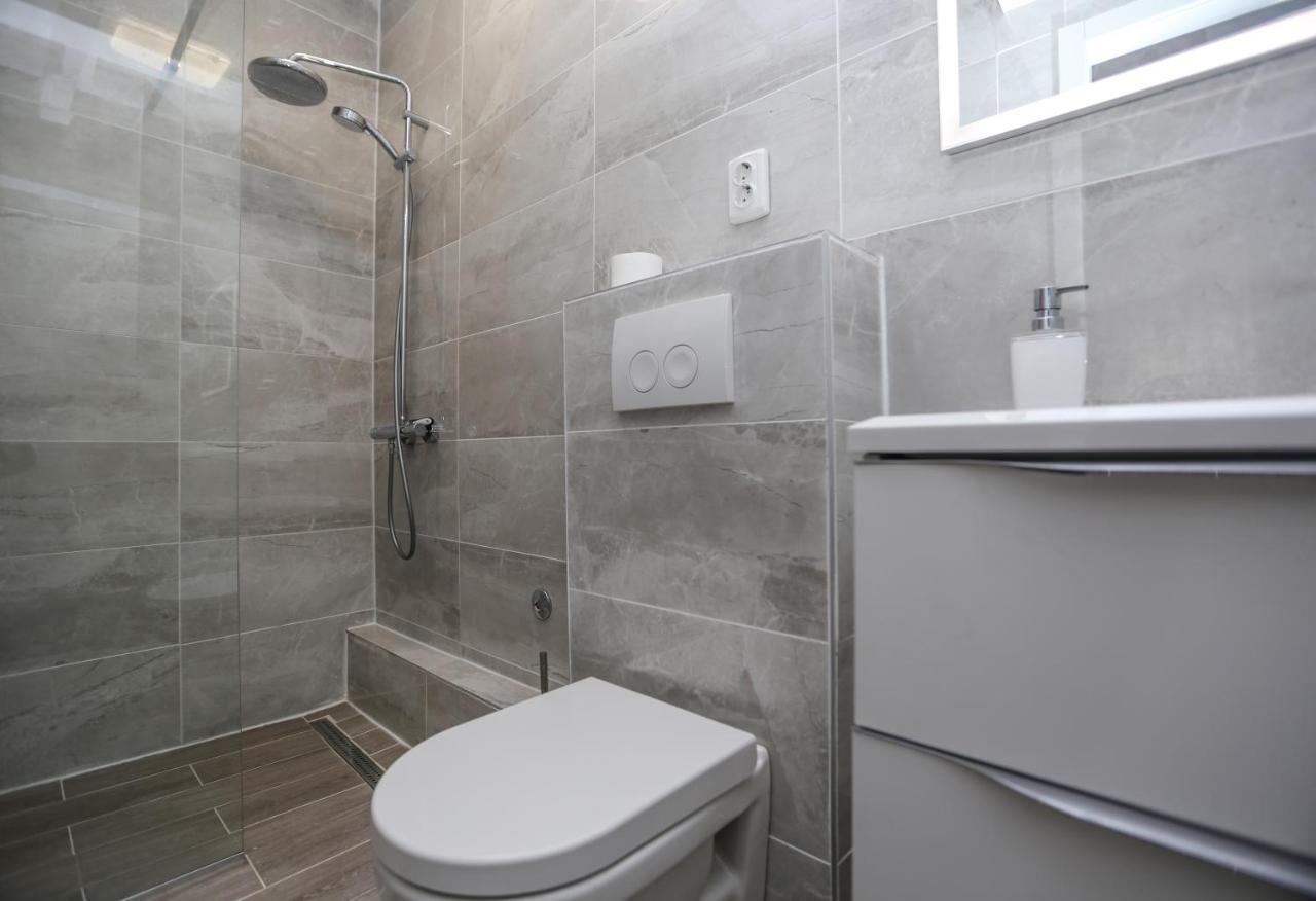 Apartmani Guto Подстрана Екстериор снимка